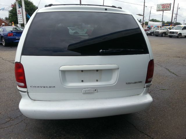 Chrysler Town and Country 1997 photo 2