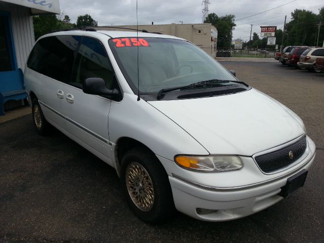 Chrysler Town and Country 1997 photo 4