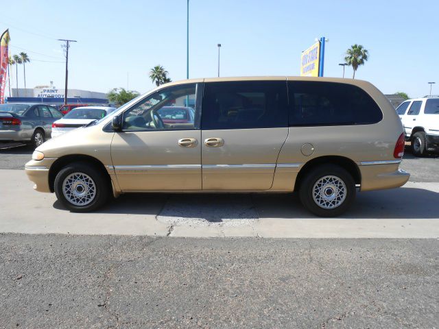 Chrysler Town and Country 1997 photo 9