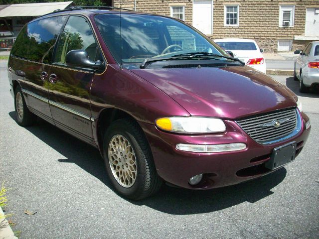 Chrysler Town and Country 1998 photo 3