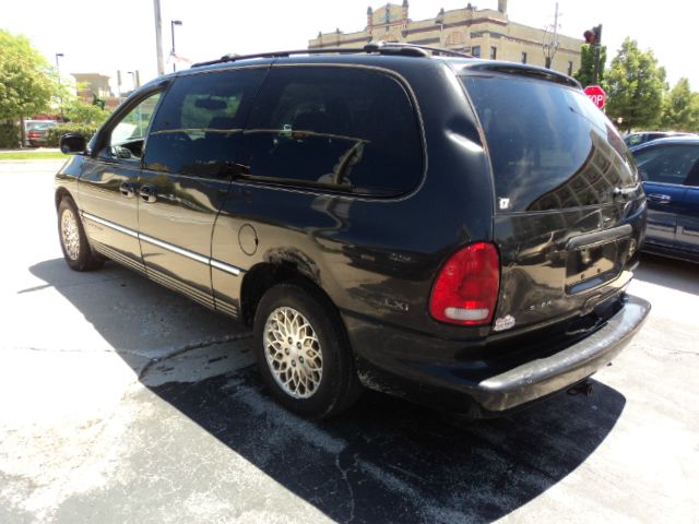 Chrysler Town and Country 1998 photo 1