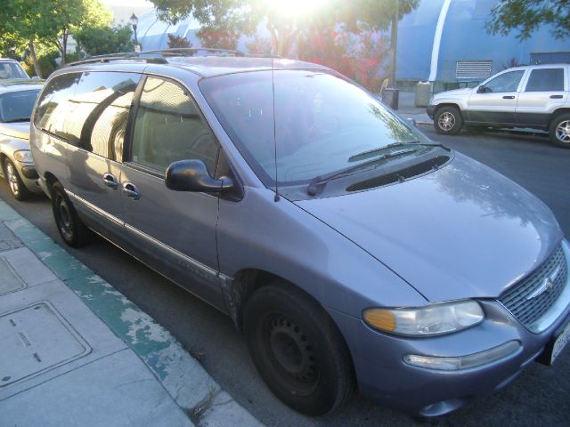 Chrysler Town and Country 1998 photo 1