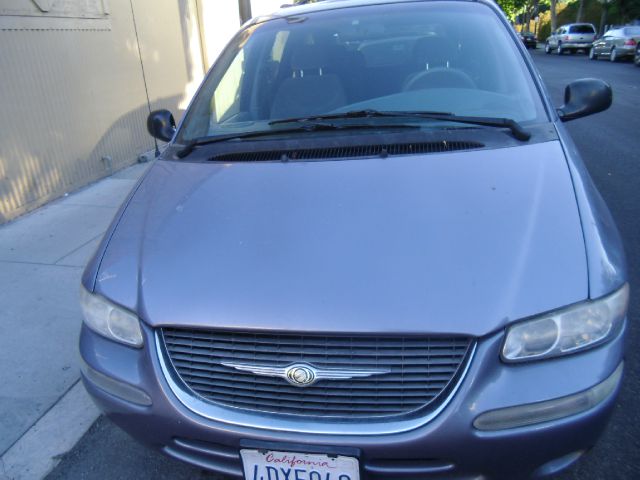 Chrysler Town and Country 1998 photo 4