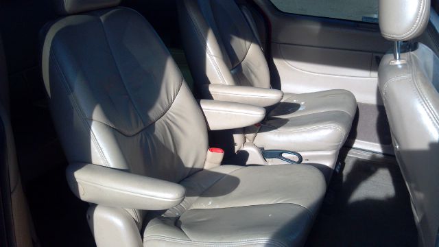 Chrysler Town and Country 1999 photo 2