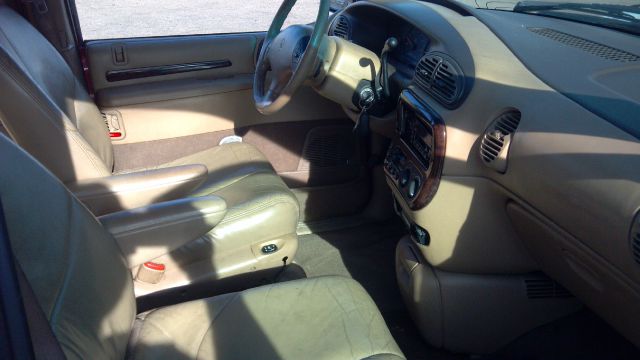 Chrysler Town and Country 1999 photo 3