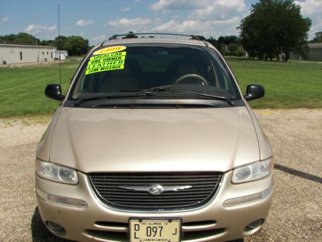 Chrysler Town and Country 1999 photo 1
