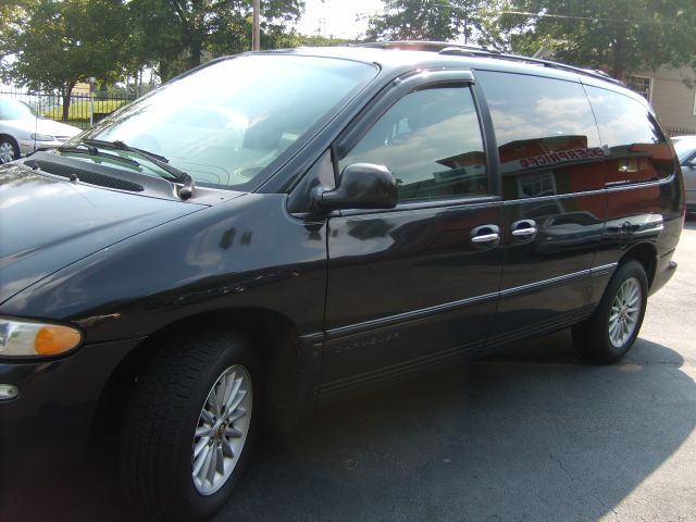 Chrysler Town and Country 1999 photo 1