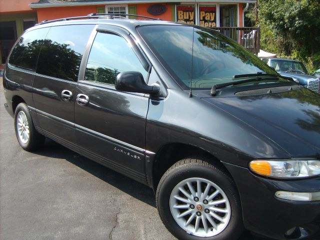 Chrysler Town and Country 1999 photo 3