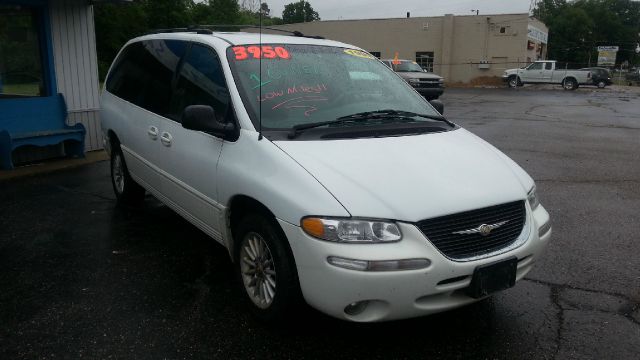 Chrysler Town and Country Quad Coupe 3 MiniVan