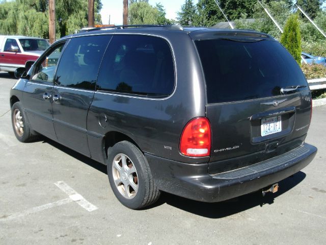 Chrysler Town and Country 1999 photo 0