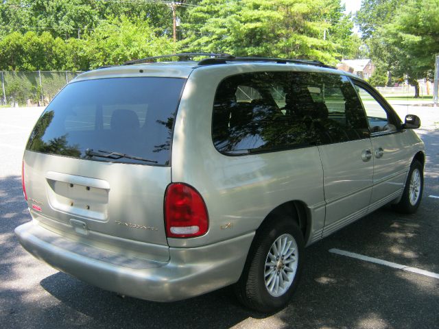 Chrysler Town and Country 1999 photo 2