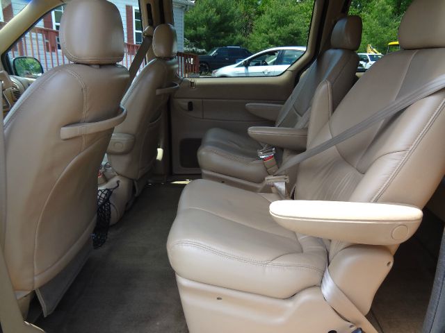 Chrysler Town and Country 1999 photo 0