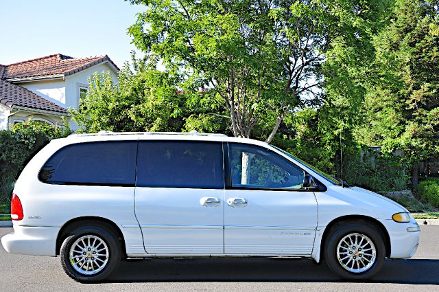 Chrysler Town and Country 1999 photo 3