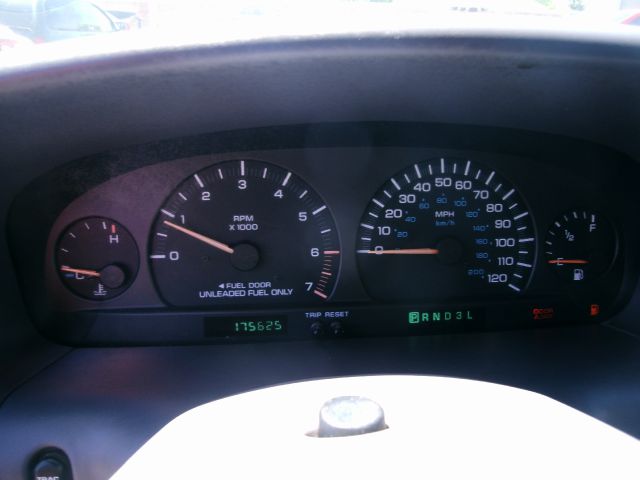 Chrysler Town and Country 1999 photo 2