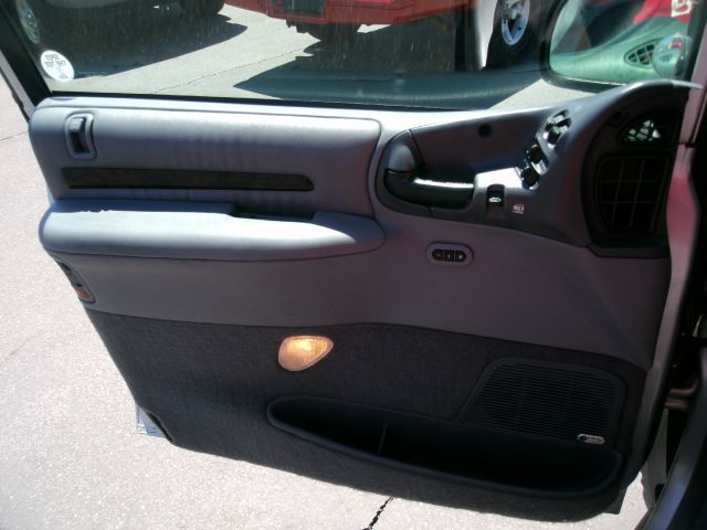 Chrysler Town and Country 1999 photo 9