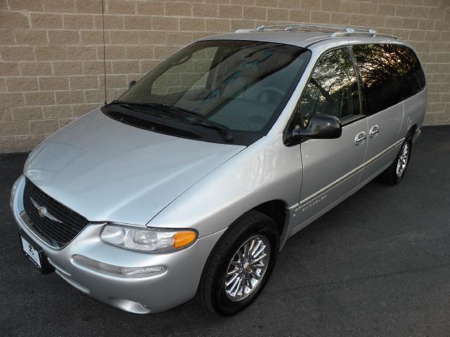 Chrysler Town and Country SLT 25 MiniVan