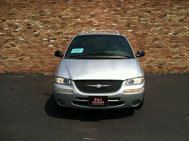 Chrysler Town and Country SLT 25 MiniVan