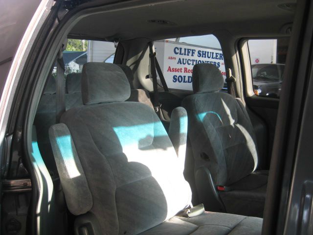 Chrysler Town and Country 2000 photo 3