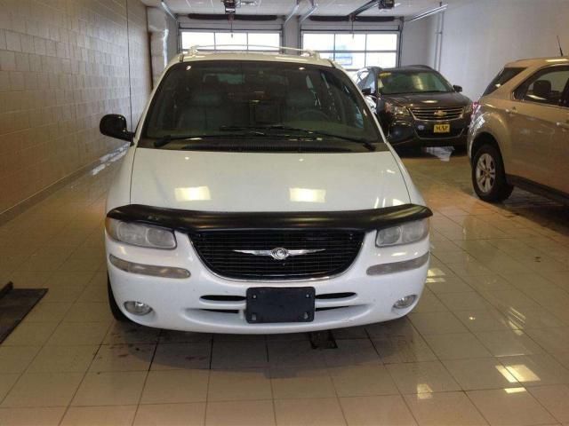 Chrysler Town and Country SLT 25 MiniVan
