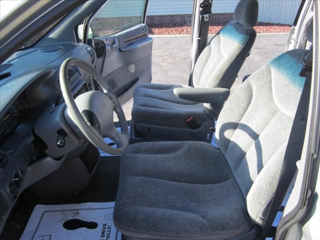 Chrysler Town and Country Quad Coupe 3 MiniVan