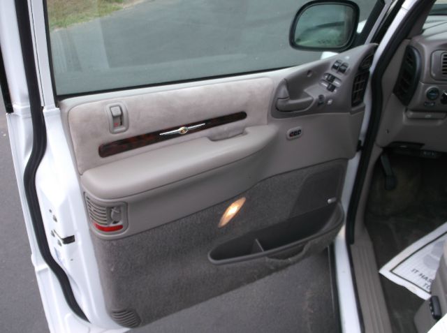 Chrysler Town and Country SLT 25 MiniVan