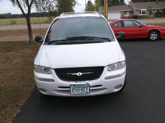 Chrysler Town and Country 2000 photo 4