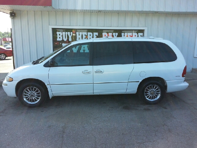 Chrysler Town and Country 2000 photo 1