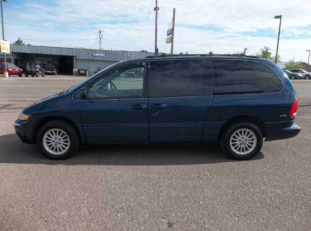 Chrysler Town and Country S Sedan Under FULL Factory Warranty MiniVan