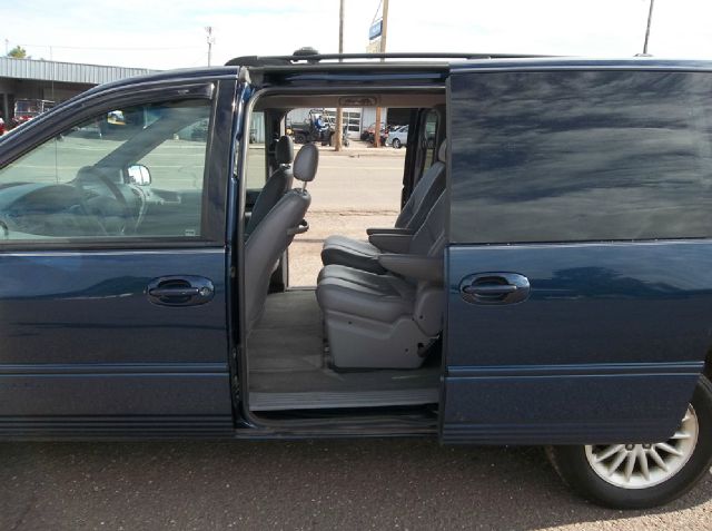 Chrysler Town and Country 2000 photo 7