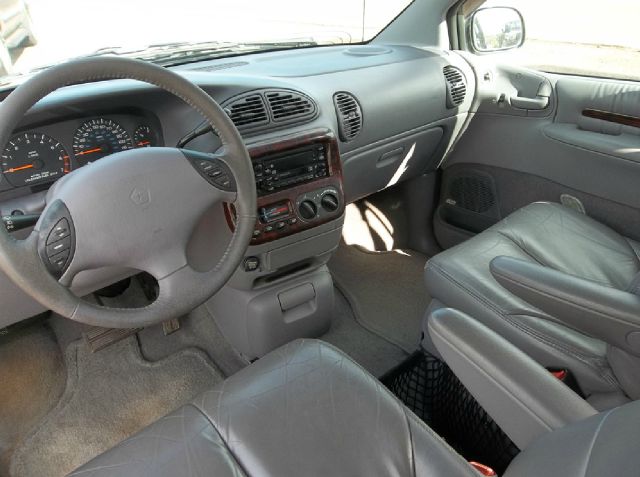 Chrysler Town and Country 2000 photo 8