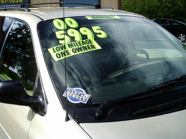 Chrysler Town and Country 2000 photo 1