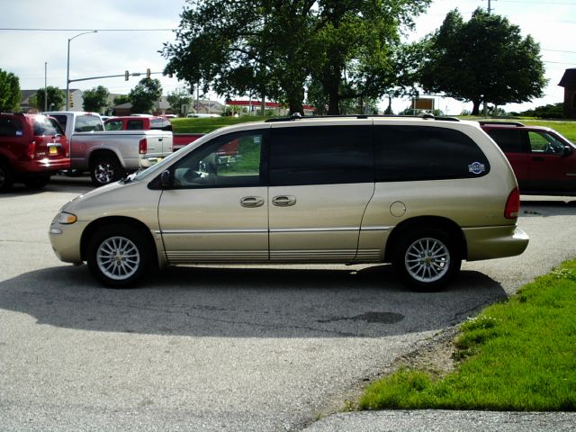 Chrysler Town and Country 2000 photo 10