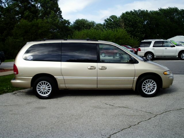 Chrysler Town and Country 2000 photo 11