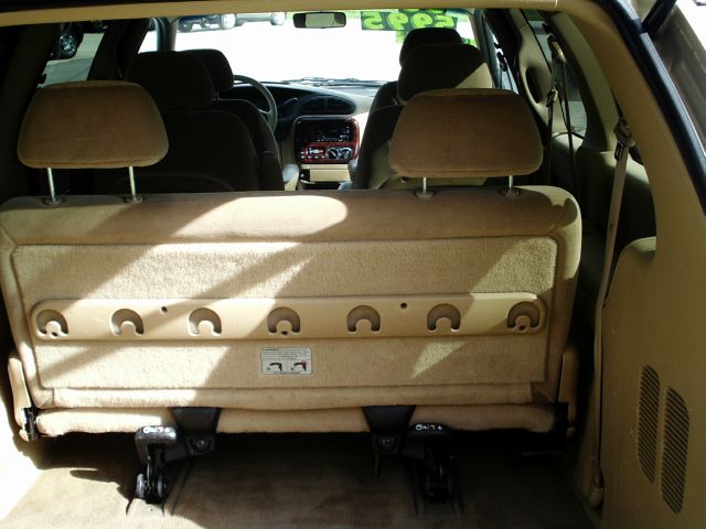 Chrysler Town and Country 2000 photo 3