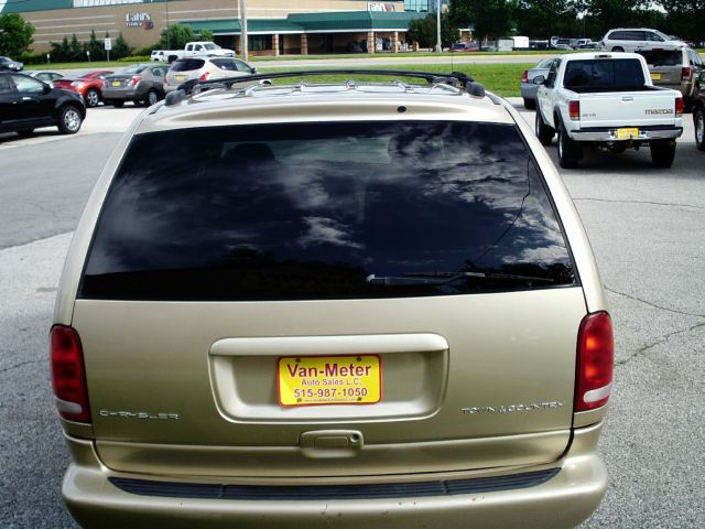 Chrysler Town and Country 2000 photo 4