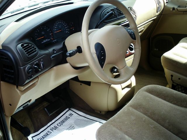 Chrysler Town and Country 2000 photo 5