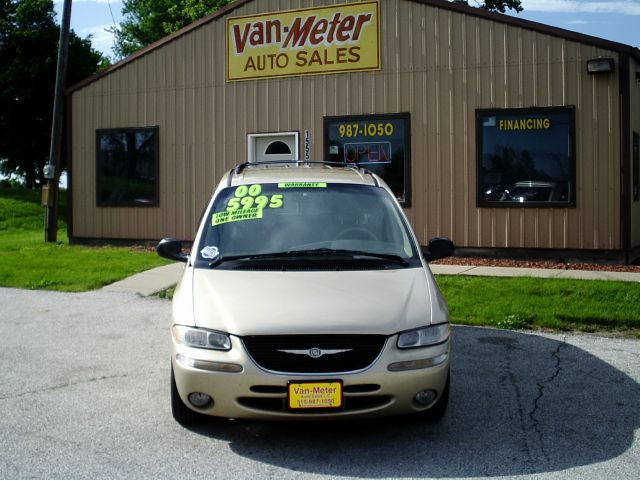 Chrysler Town and Country 2000 photo 6