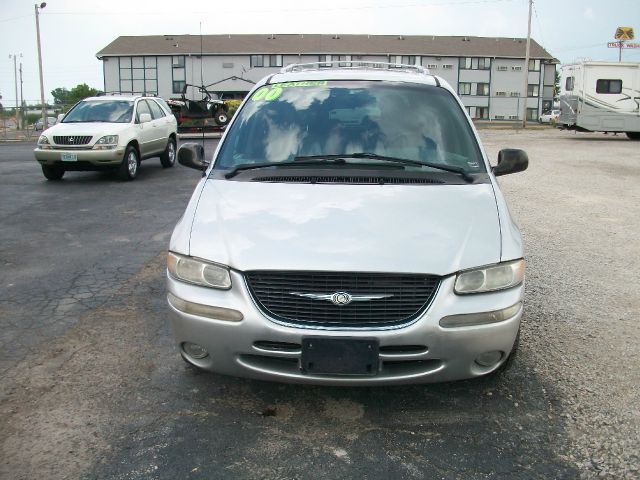 Chrysler Town and Country SLT 25 MiniVan