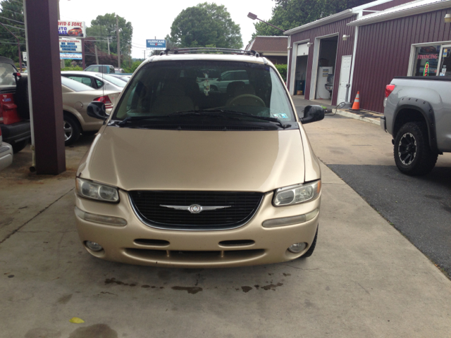 Chrysler Town and Country 2000 photo 4