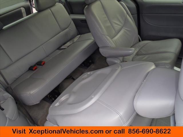 Chrysler Town and Country 2000 photo 1