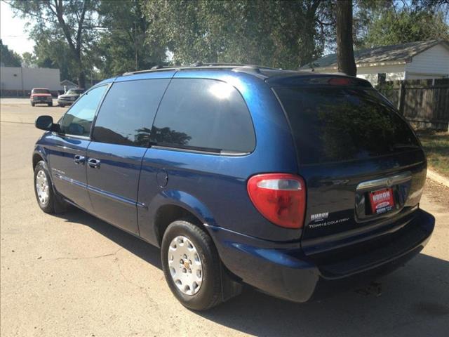 Chrysler Town and Country 2001 photo 1