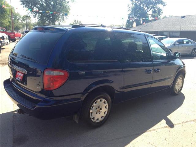 Chrysler Town and Country 2001 photo 4