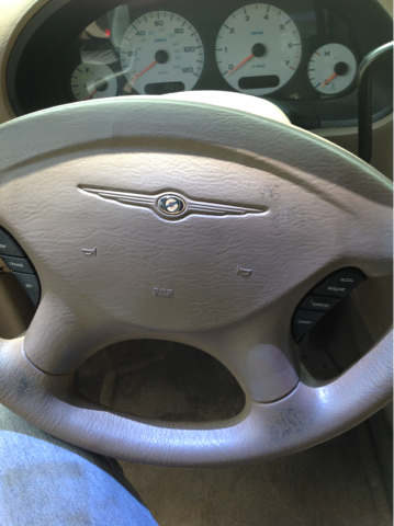 Chrysler Town and Country 2001 photo 1