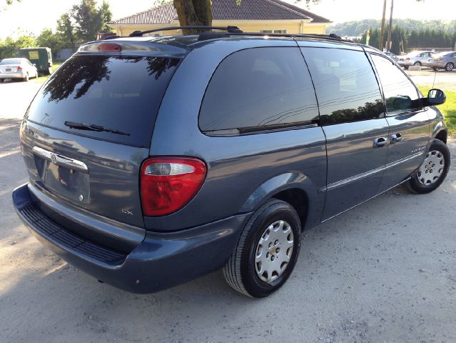 Chrysler Town and Country 2001 photo 1