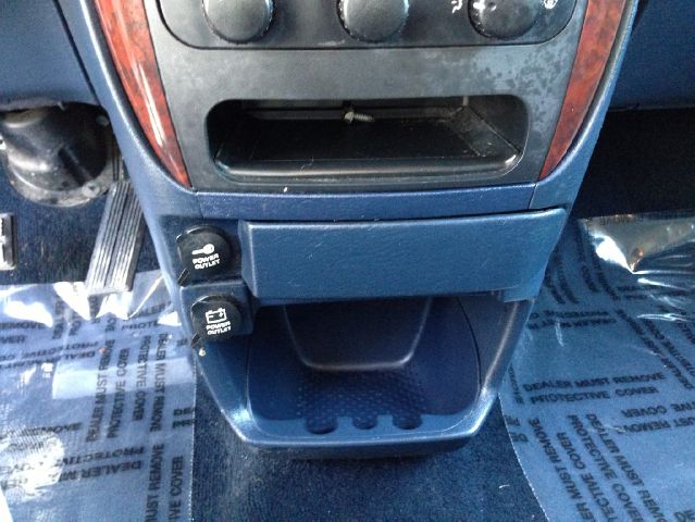 Chrysler Town and Country 2001 photo 10