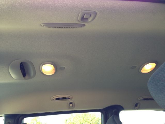 Chrysler Town and Country 2001 photo 13