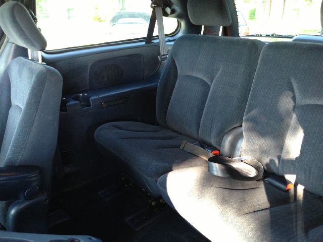 Chrysler Town and Country 2001 photo 14