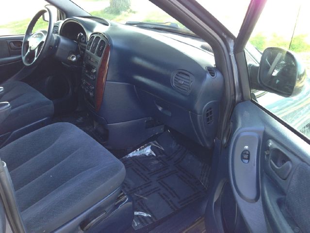 Chrysler Town and Country 2001 photo 17