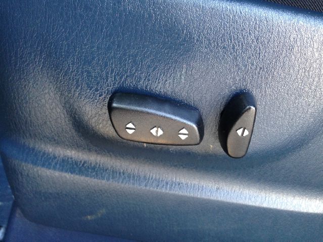 Chrysler Town and Country 2001 photo 18