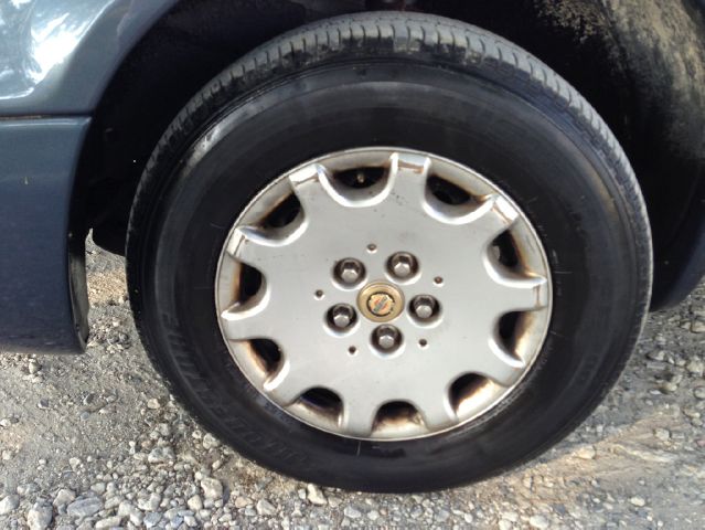 Chrysler Town and Country 2001 photo 19